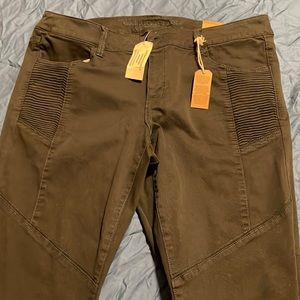 American Eagle, Moto jeans